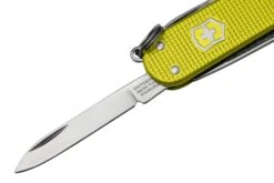 Victorinox Classic SD Alox Limited Edition 2023, 0.6221.L23 Electric Yellow, Couteau Suisse -Couteaux Soldes Boutique VT0 6221 L23 03 victorinox