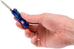 Victorinox Signature Lite Bleu Transparent 0.6226.T2 Couteau Suisse 13 Victorinox Signature Lite Bleu Transparent 0.6226.T2 Couteau Suisse -Couteaux Soldes Boutique VT0 6226 T2 06 victorinox vt0 6226 t2 06