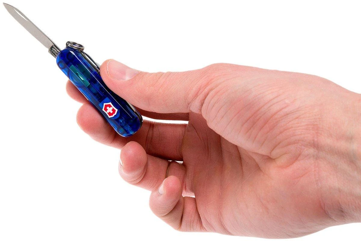 Victorinox Signature Lite Bleu Transparent 0.6226.T2 Couteau Suisse 8 Victorinox Signature Lite Bleu Transparent 0.6226.T2 Couteau Suisse – Image 6